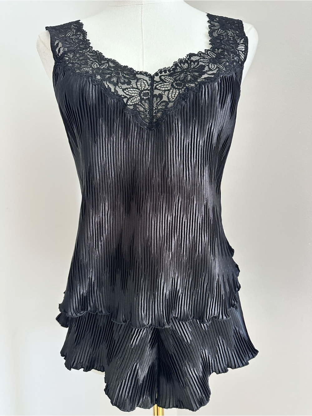La Perla Vintage documented pleated top and shorts - Picture 7 of 14